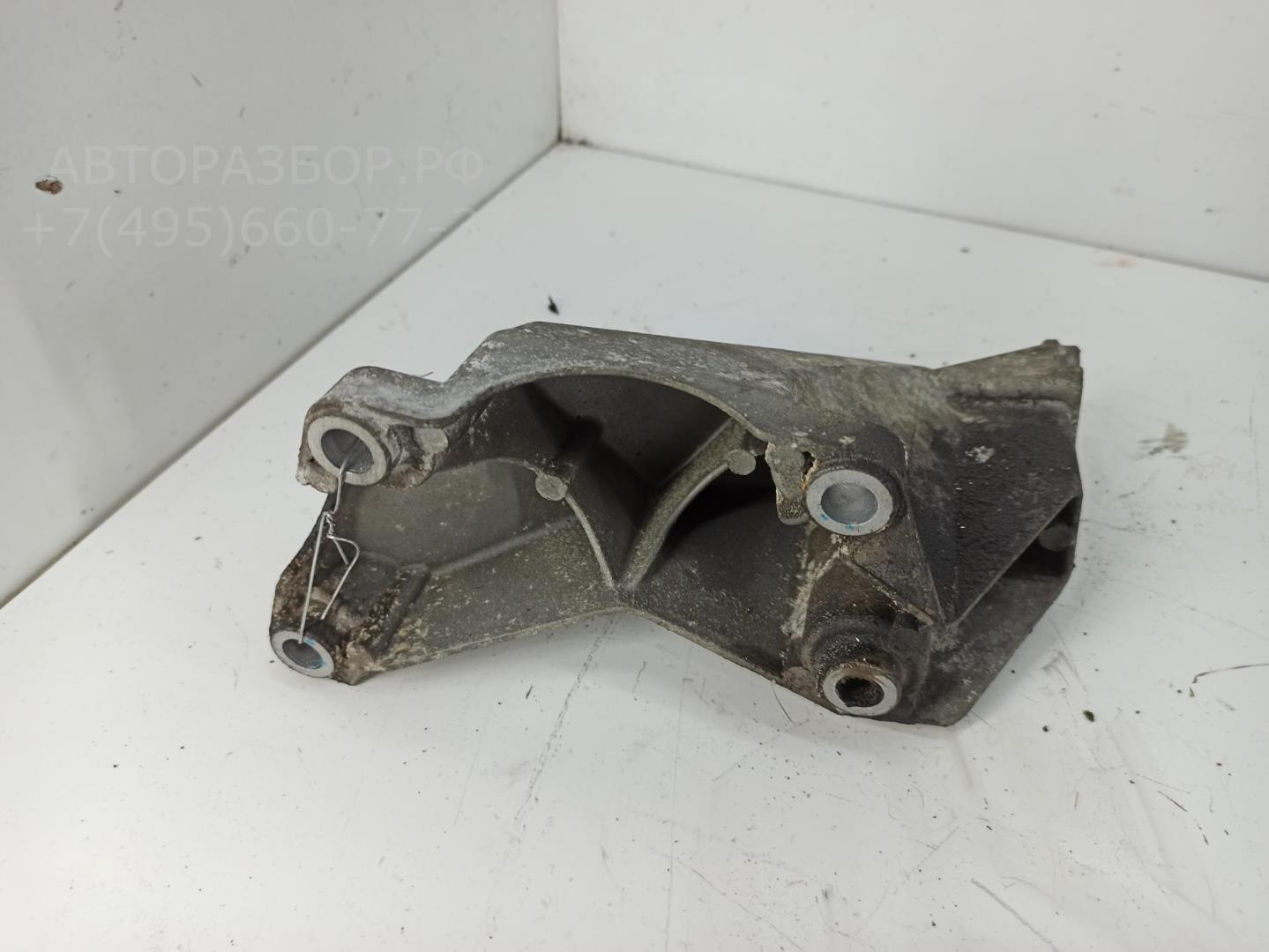 Кронштейн двигателя левый