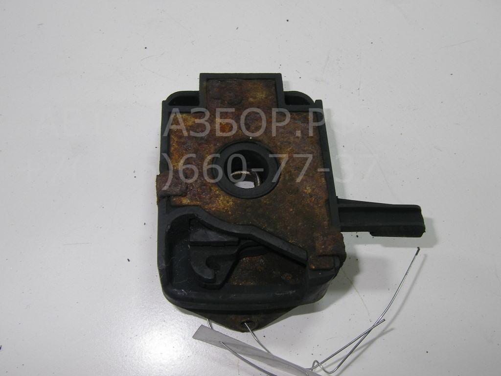 Замок капота