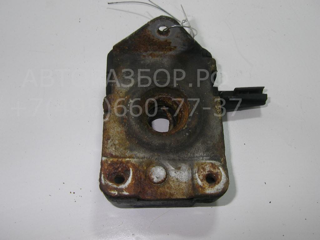 Замок капота