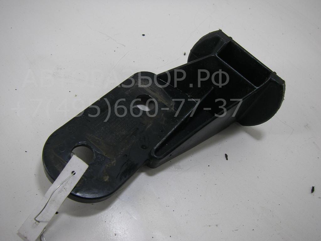 Кронштейн переднего бампера