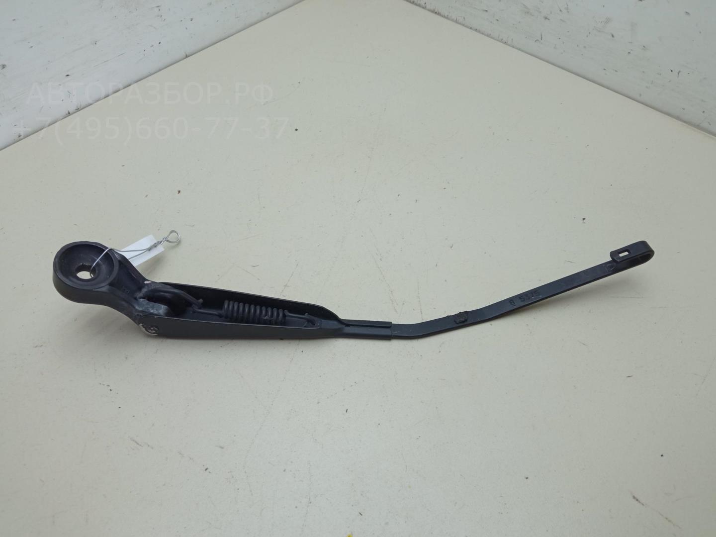 Поводок стеклоочистителя заднего