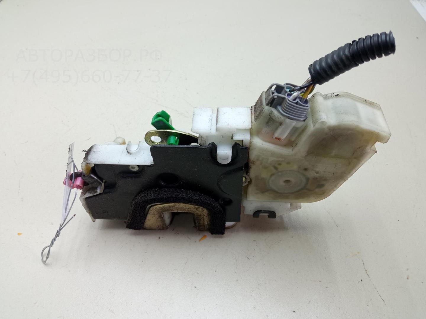 Замок двери передней левой