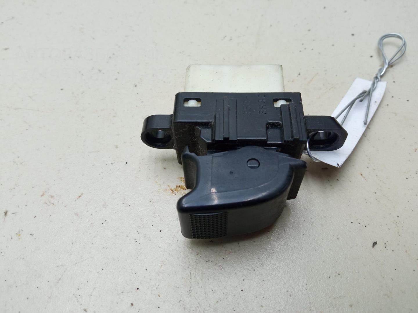 Кнопка стеклоподъемника