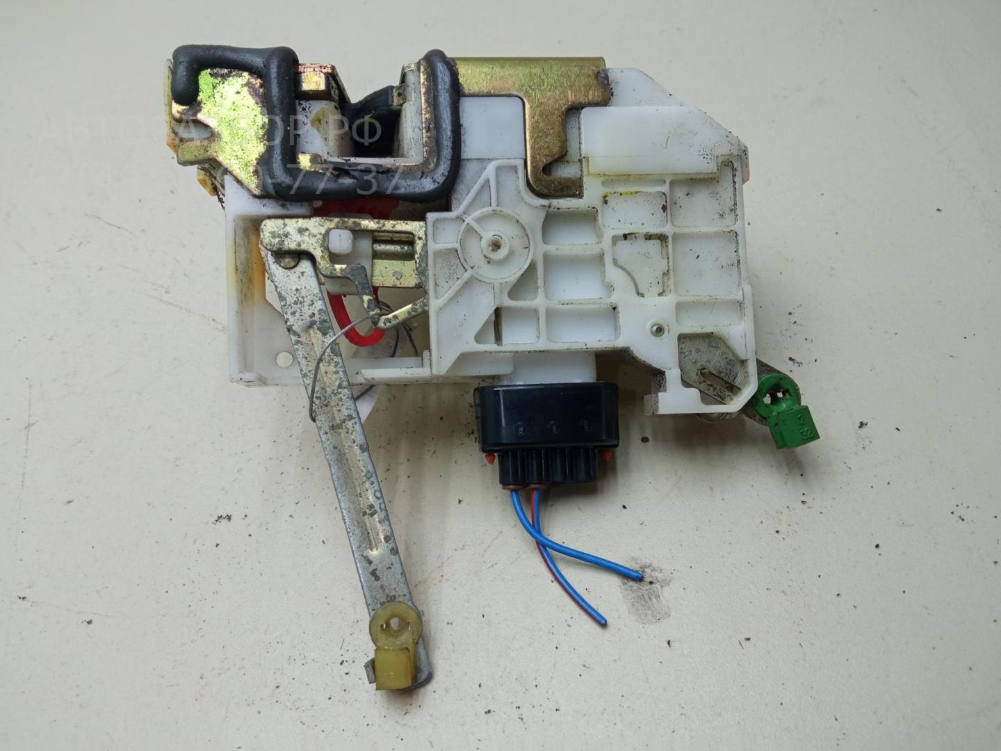 Замок двери задней правой