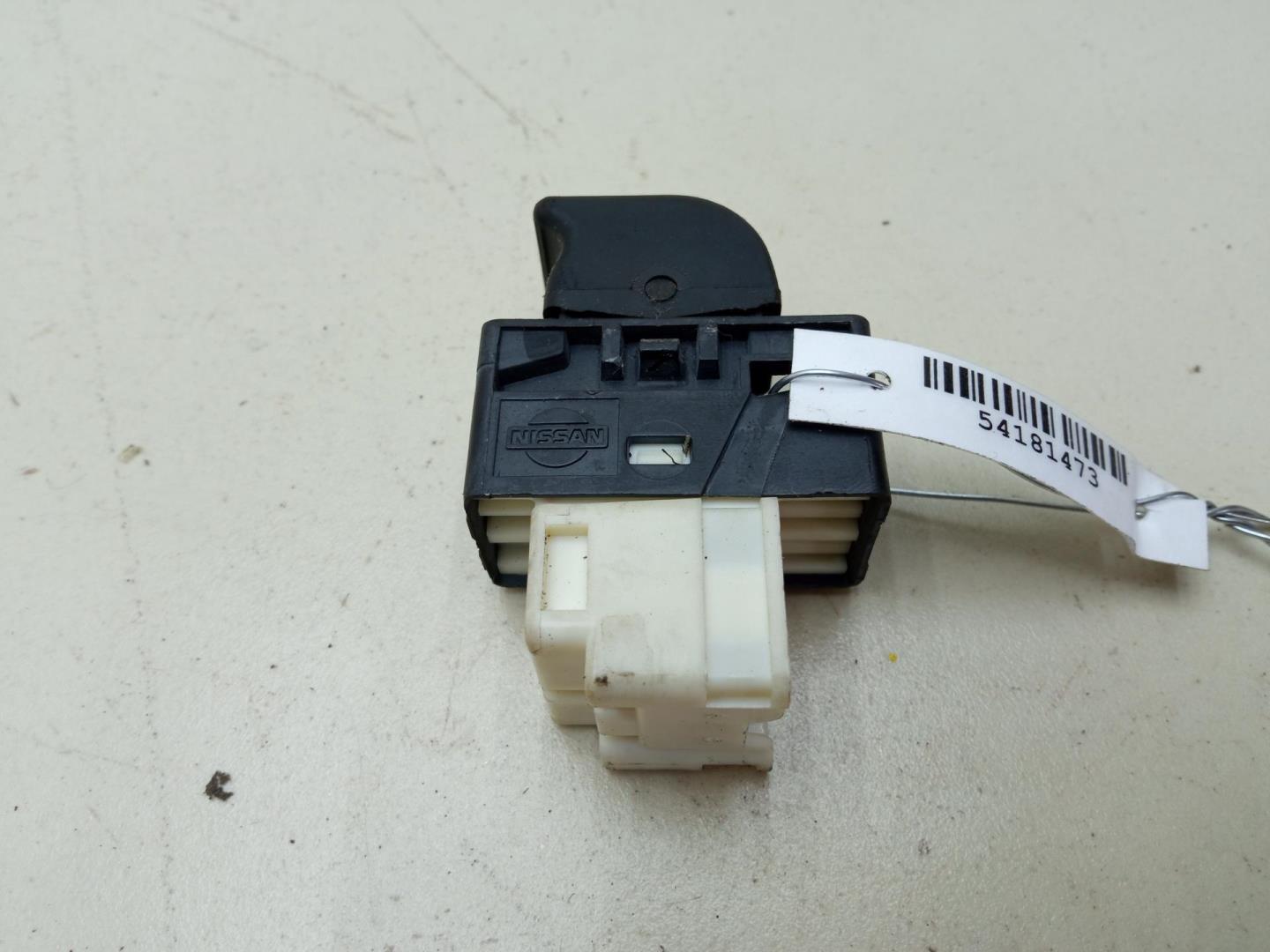 Кнопка стеклоподъемника