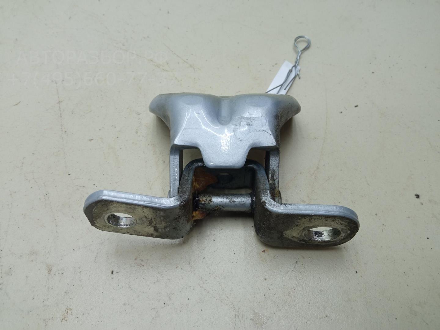 Петля двери