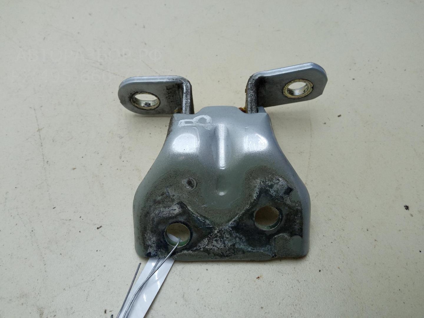 Петля двери