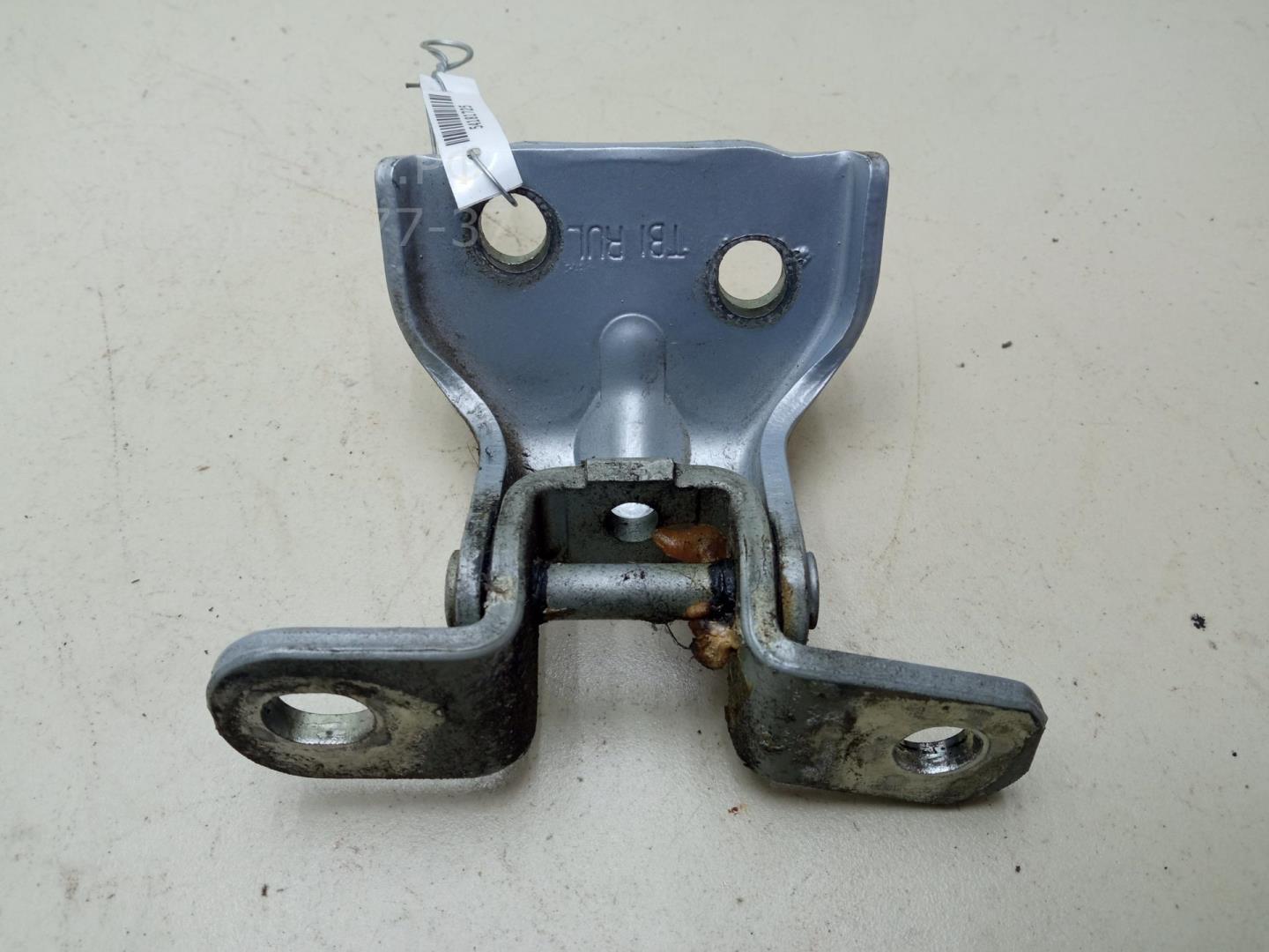 Петля двери