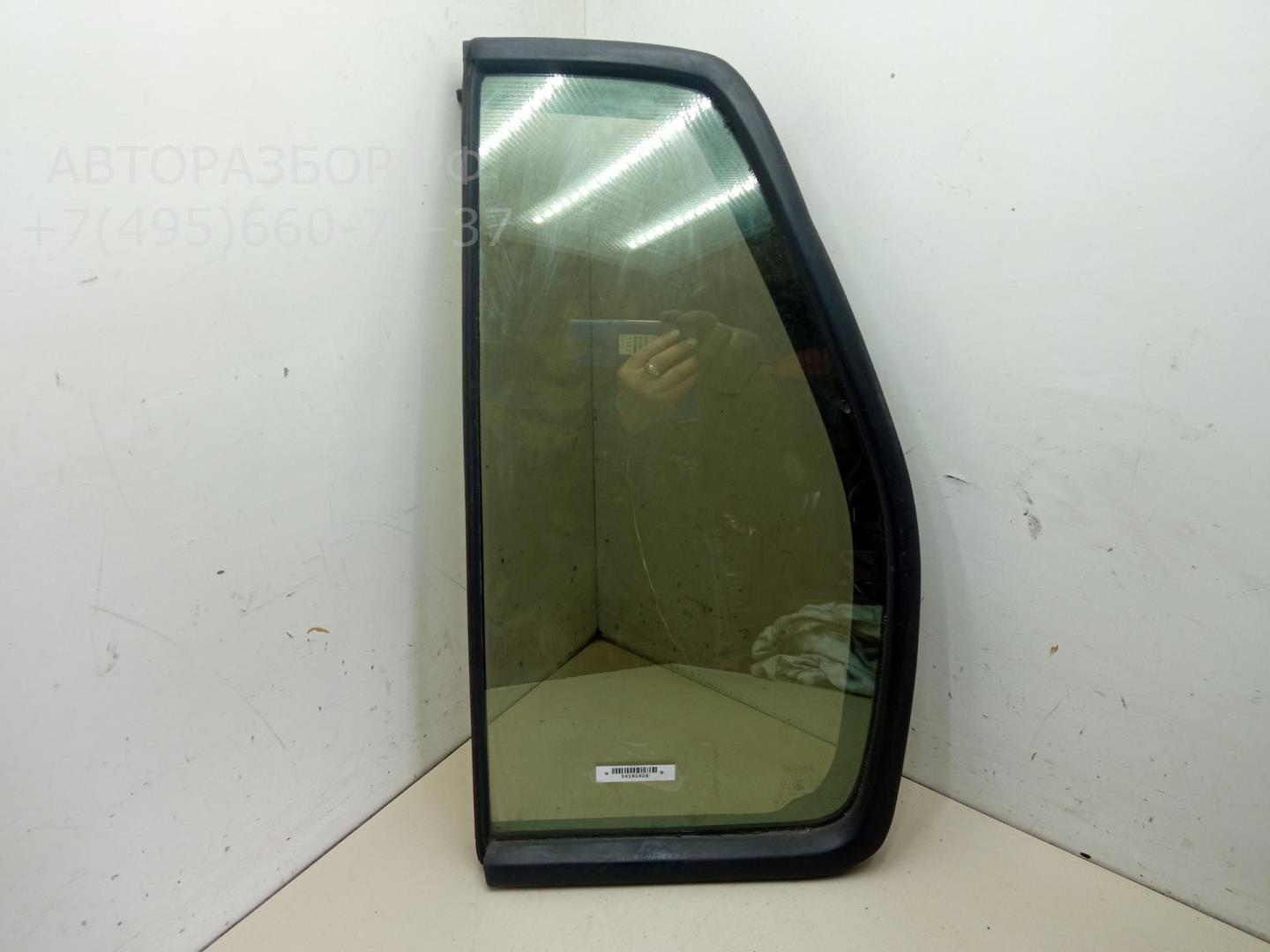Стекло двери задней левой (форточка)