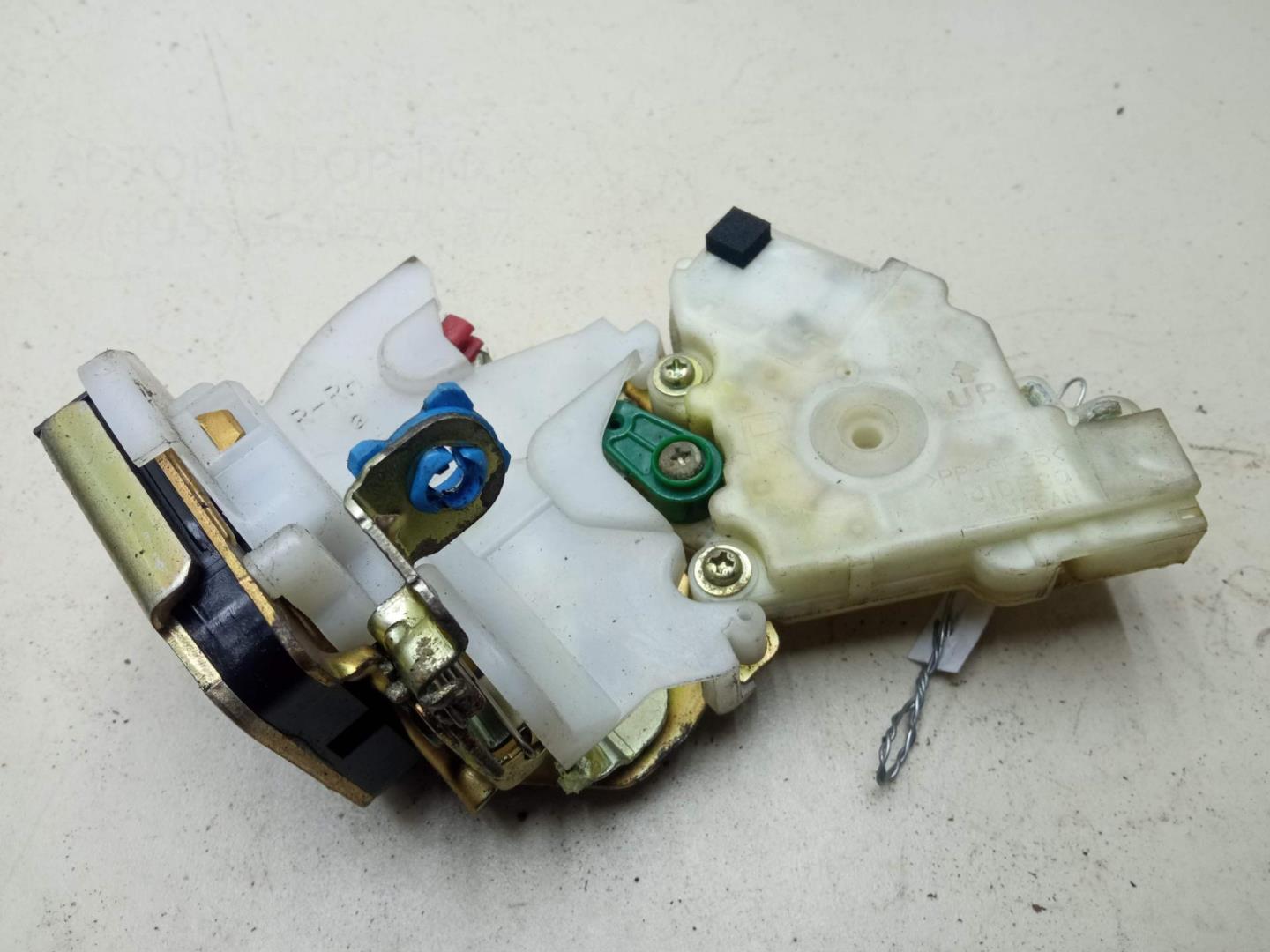 Замок двери задней правой