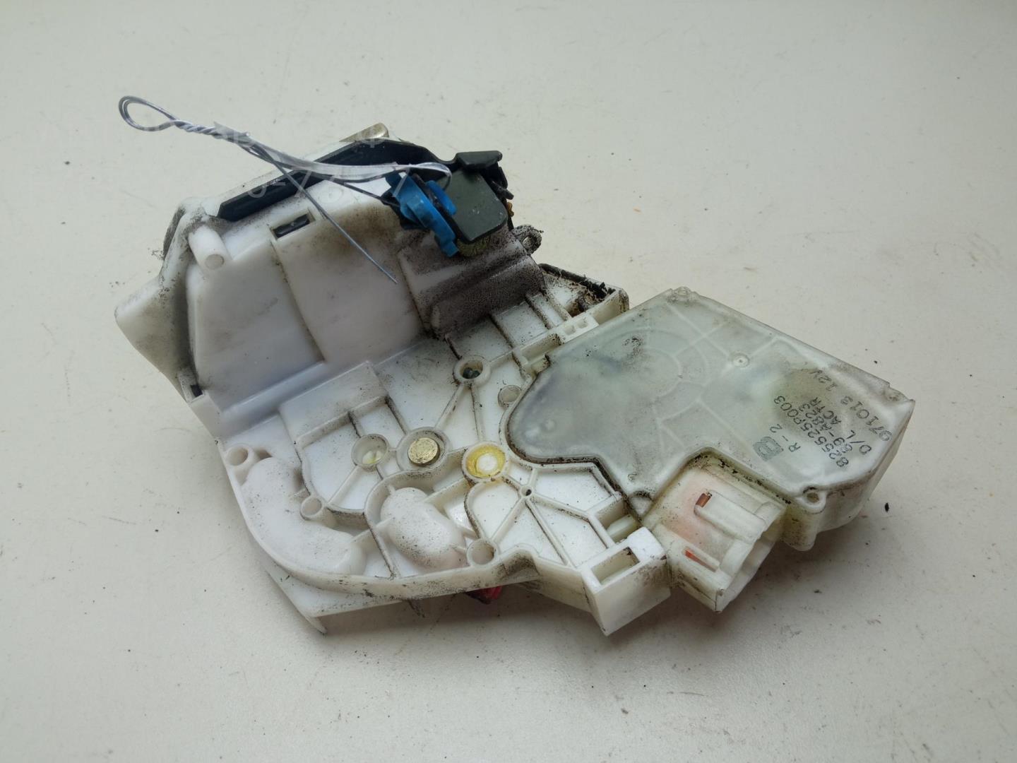 Замок двери задней левой