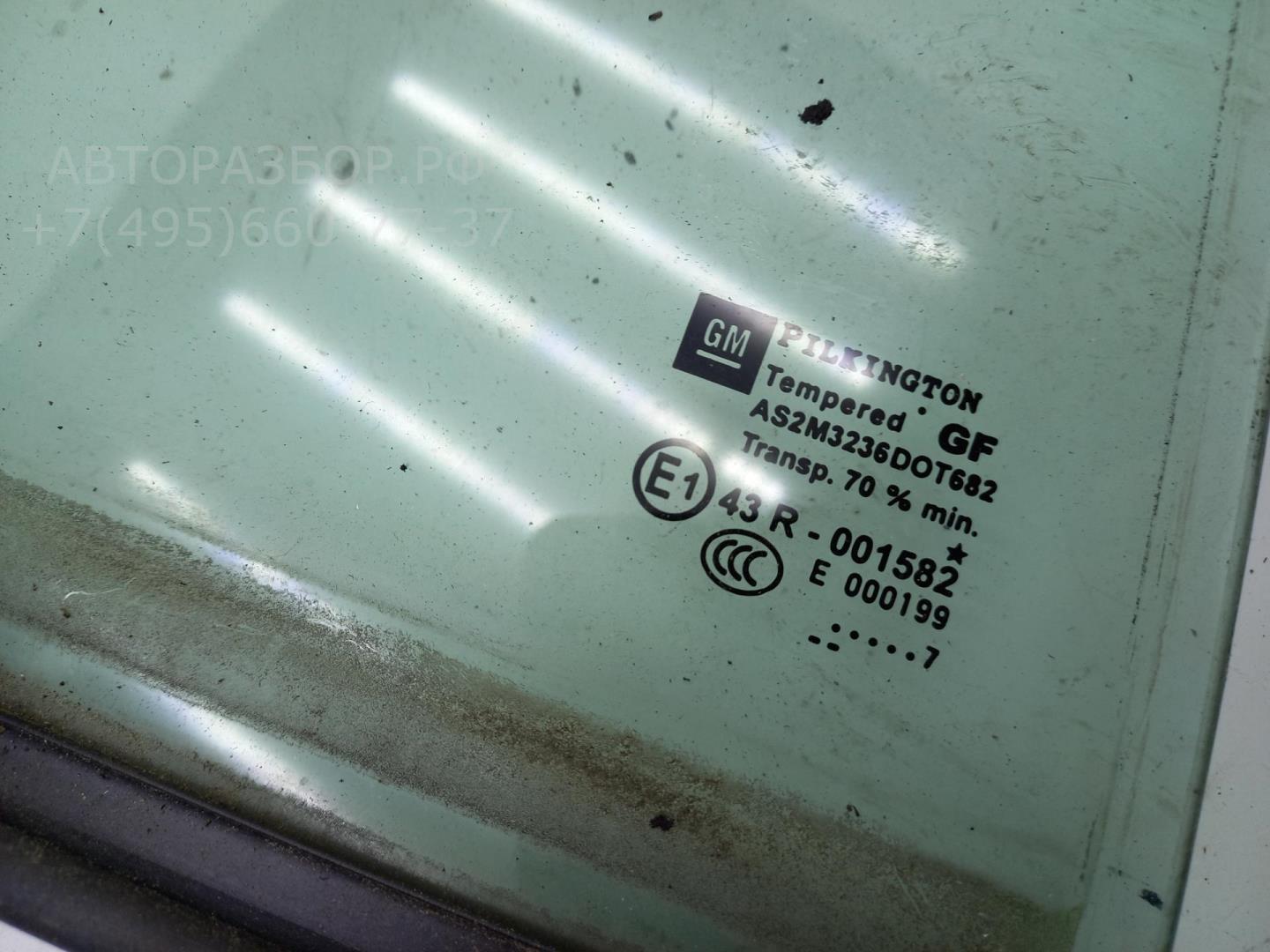Стекло двери задней правой (форточка)