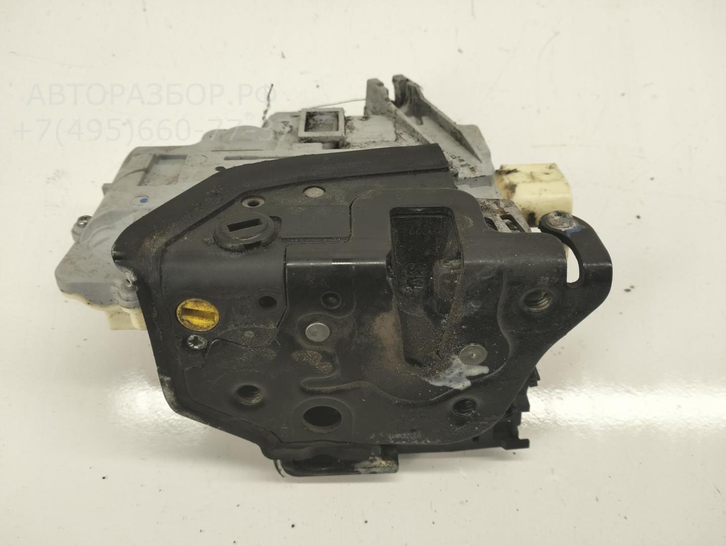 Замок двери задней левой