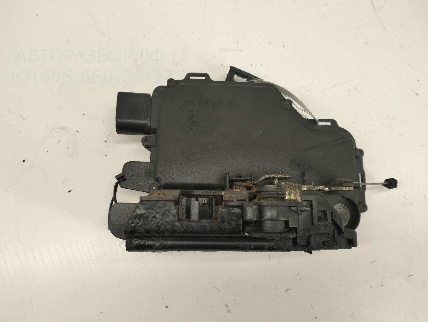 Замок двери передней левой