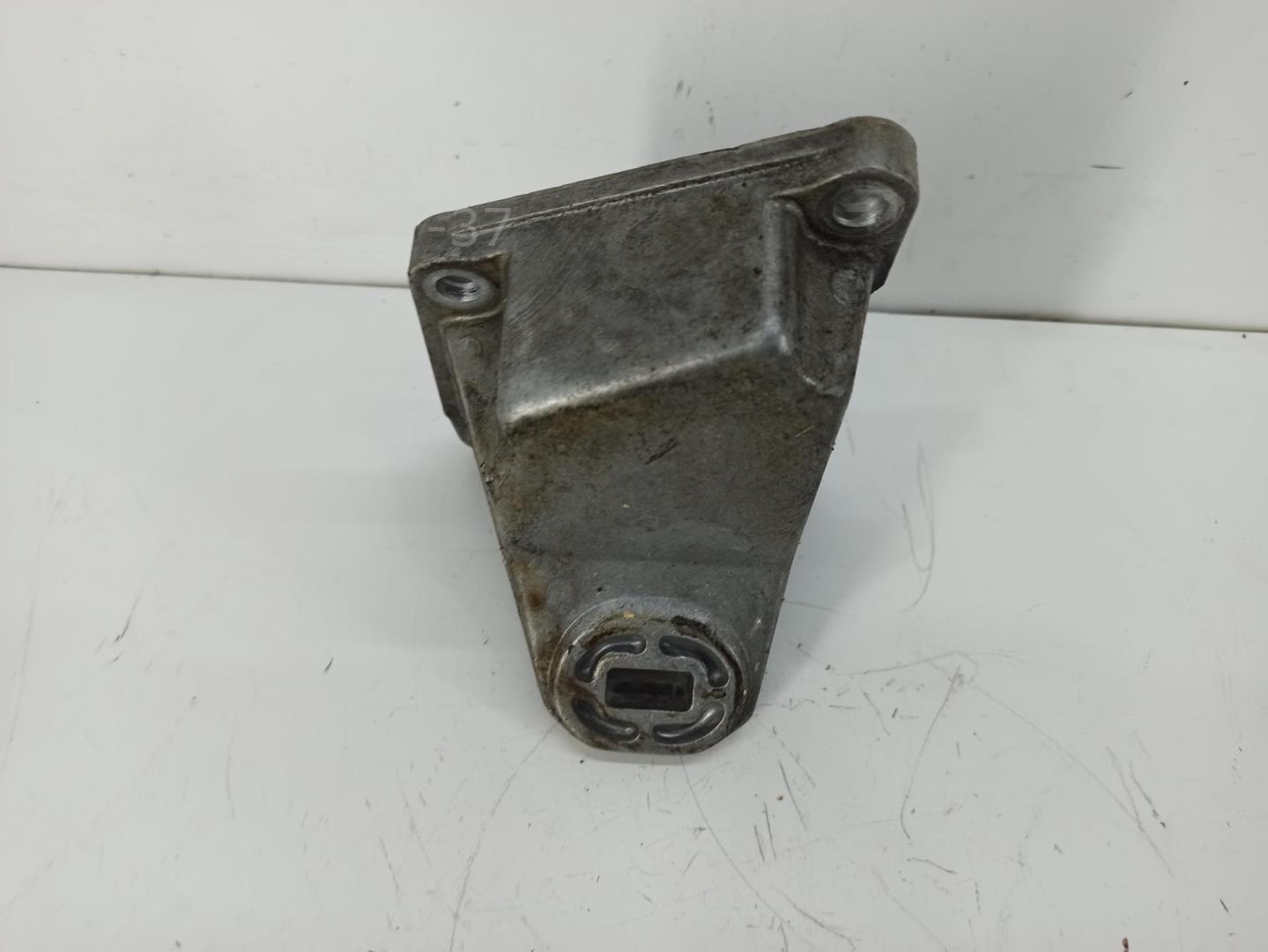 Опора двигателя