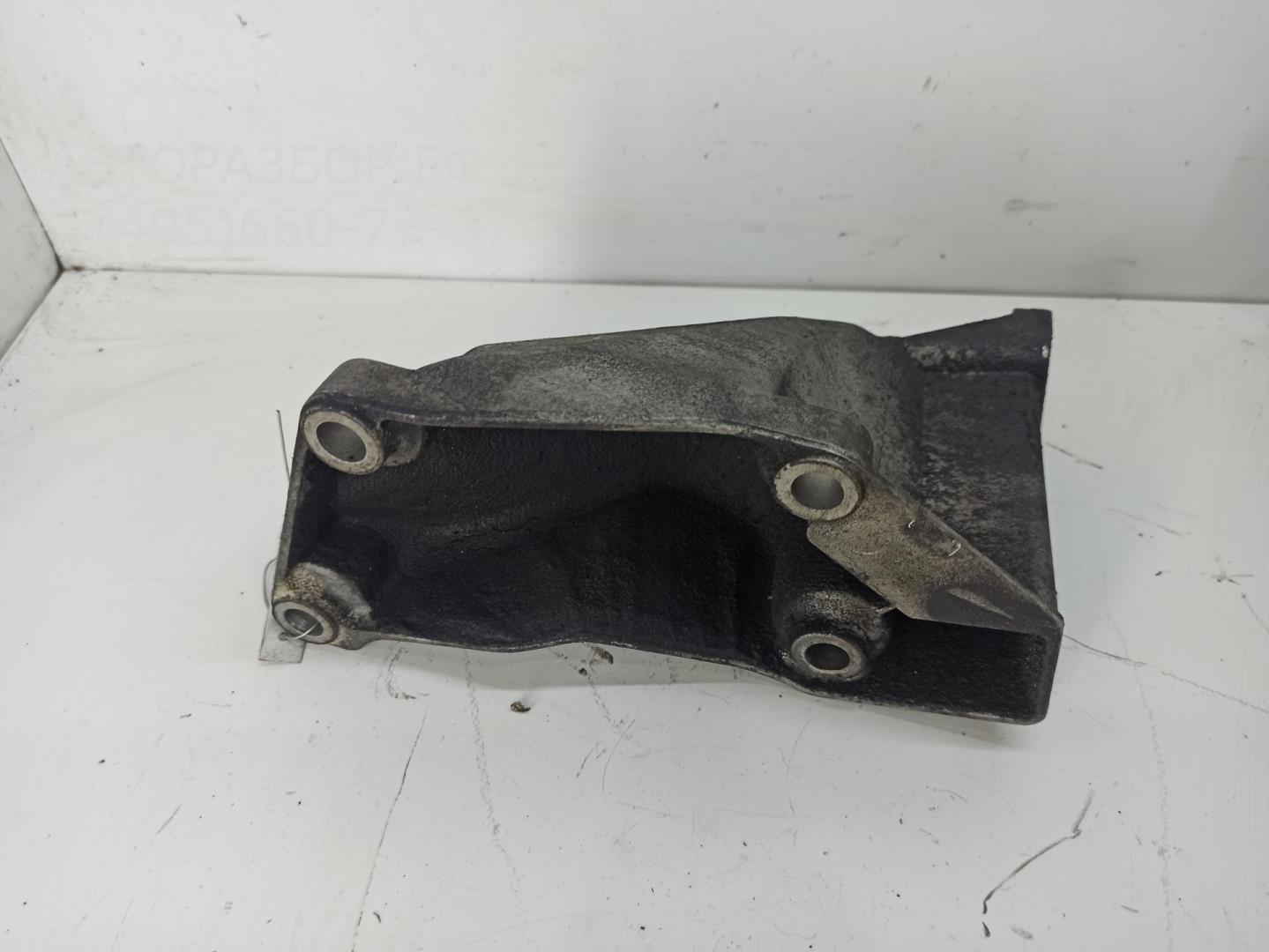 Кронштейн двигателя левый