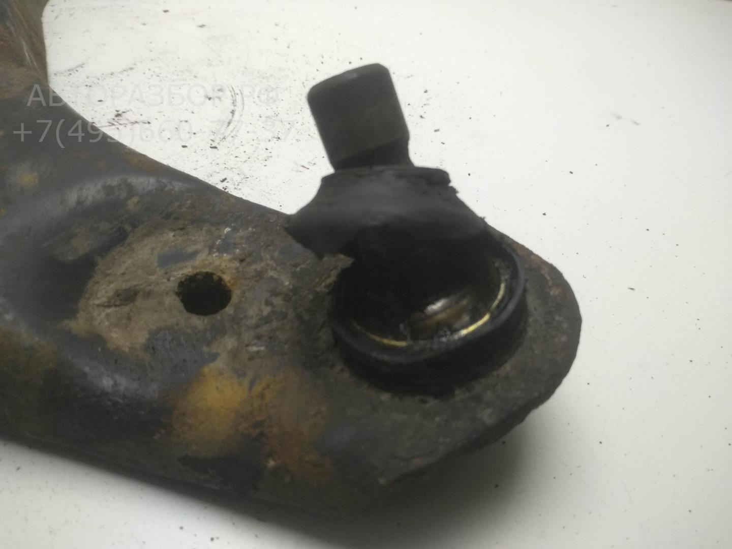 Рычаг передний левый