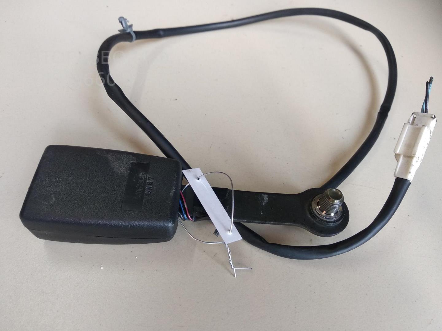 Ответная часть ремня безопасности