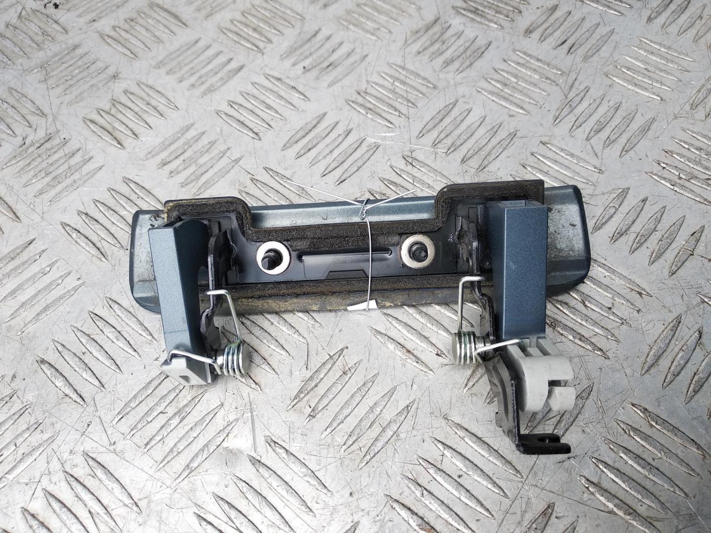 Ручка двери багажника наружная