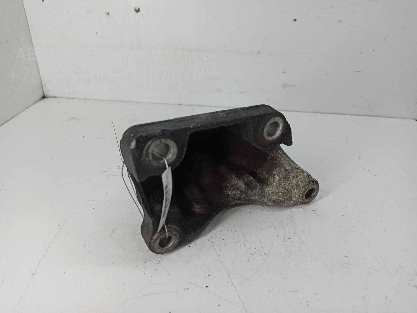 Кронштейн двигателя правый