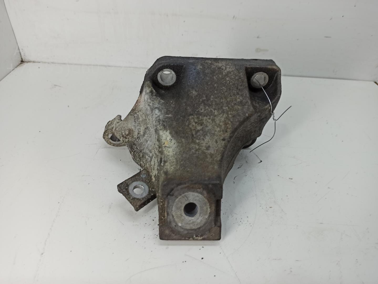 Кронштейн двигателя правый