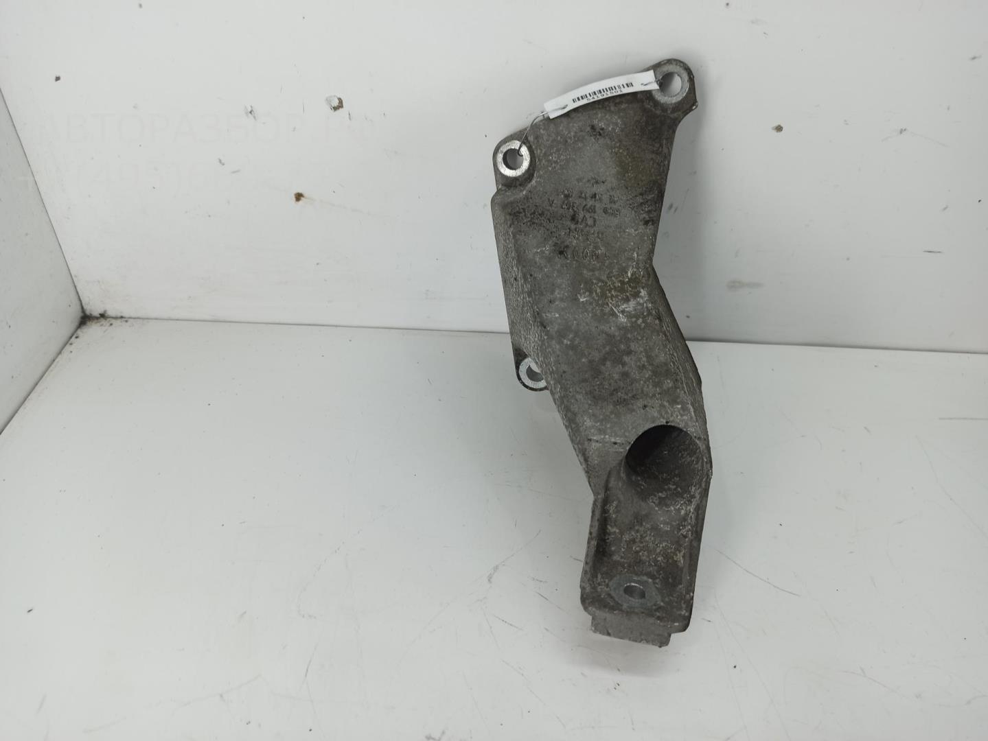 Кронштейн двигателя левый