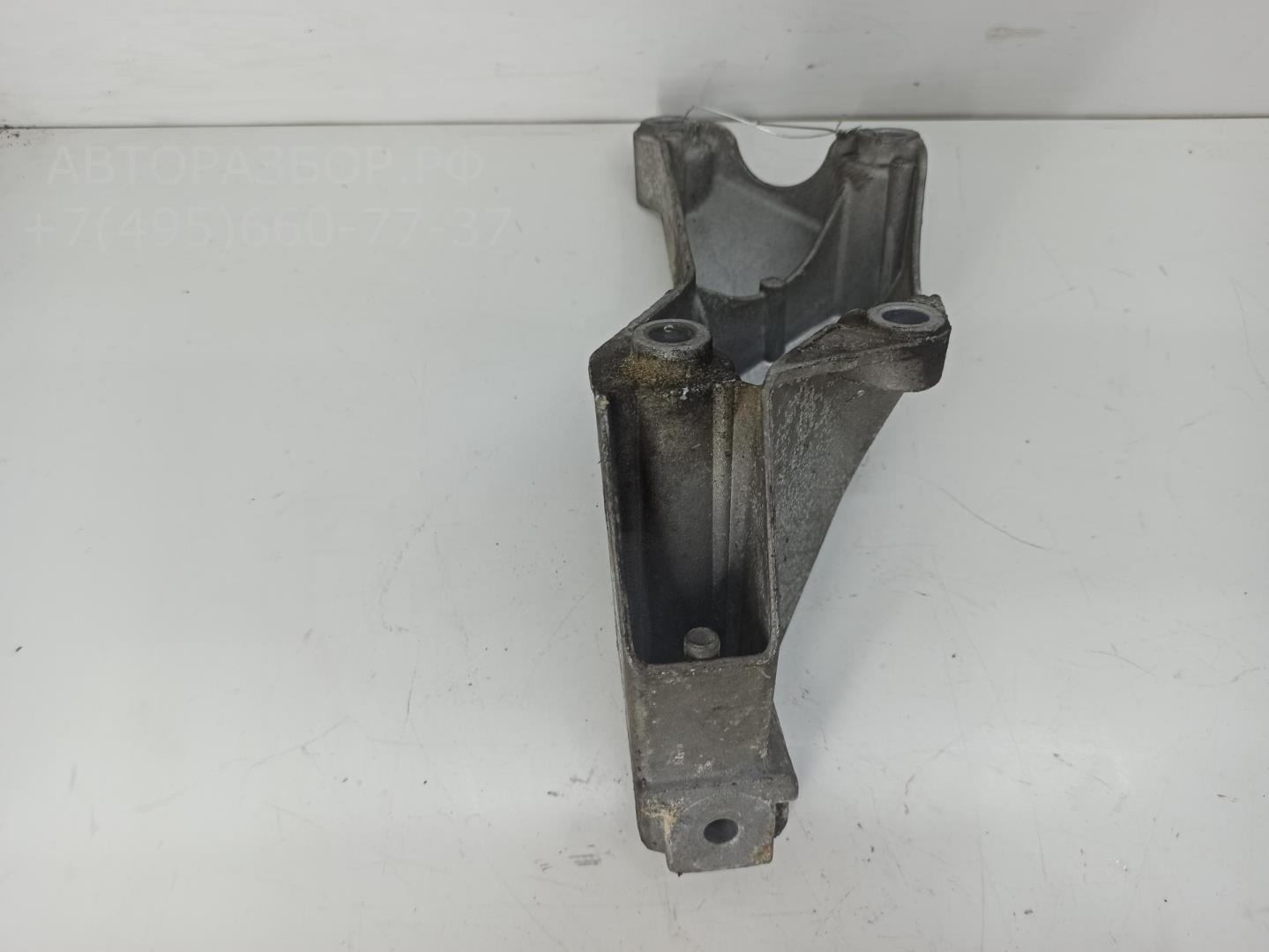 Кронштейн двигателя левый