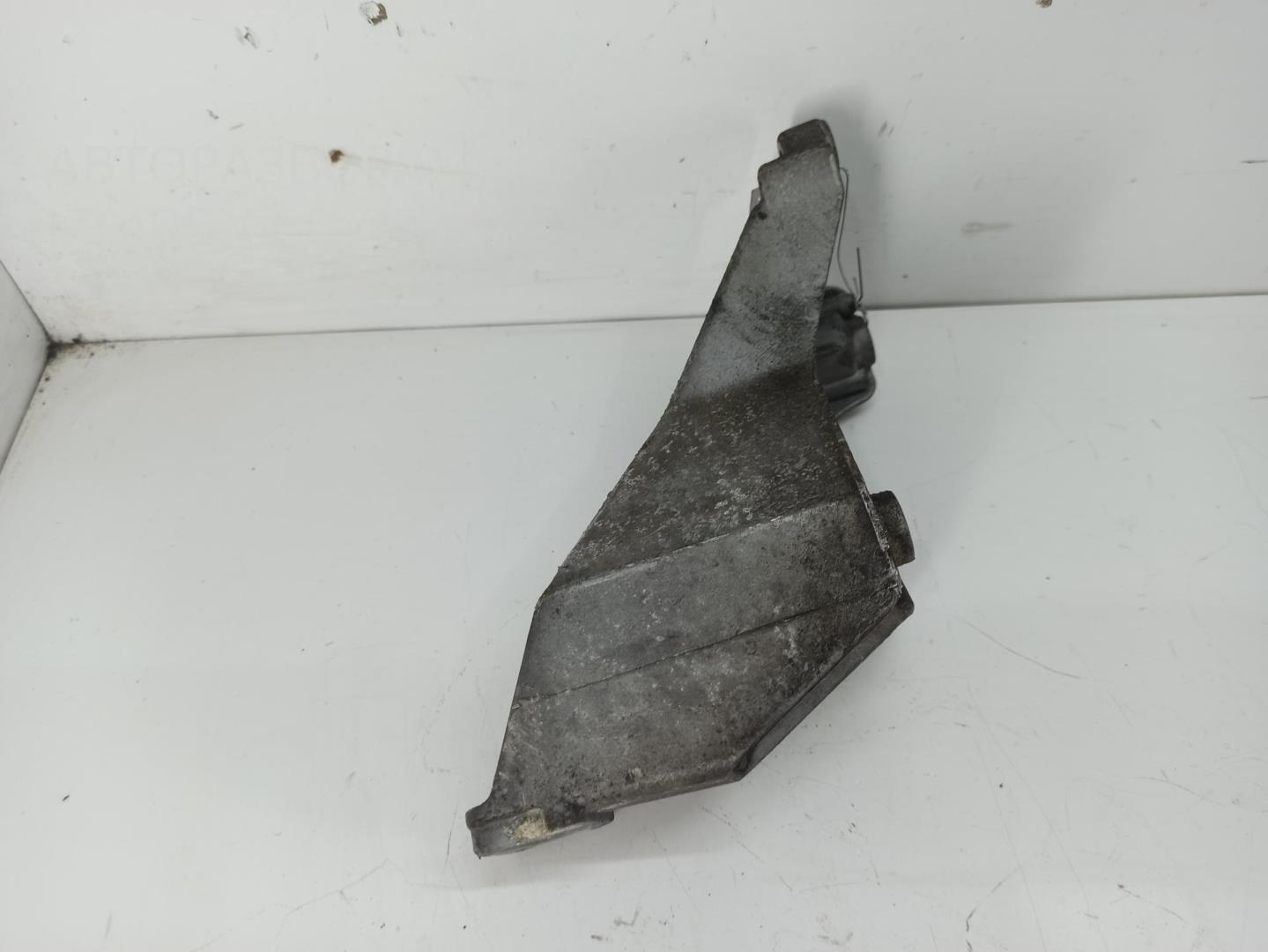 Кронштейн двигателя левый