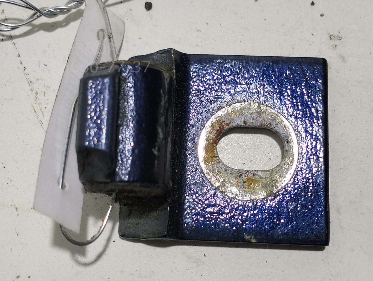 Петля двери