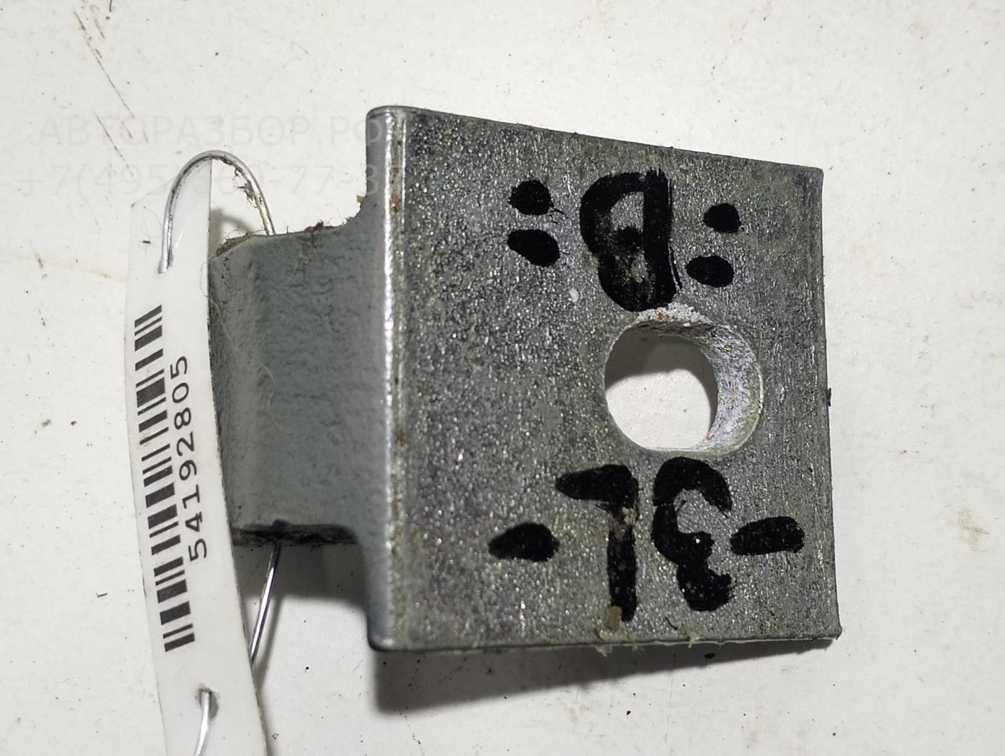 Петля двери