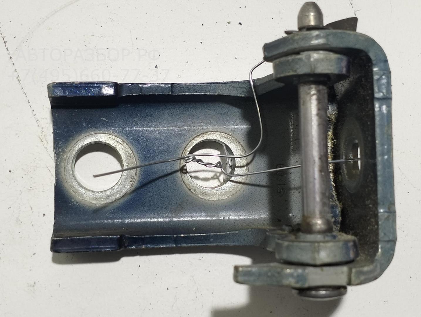 Петля двери