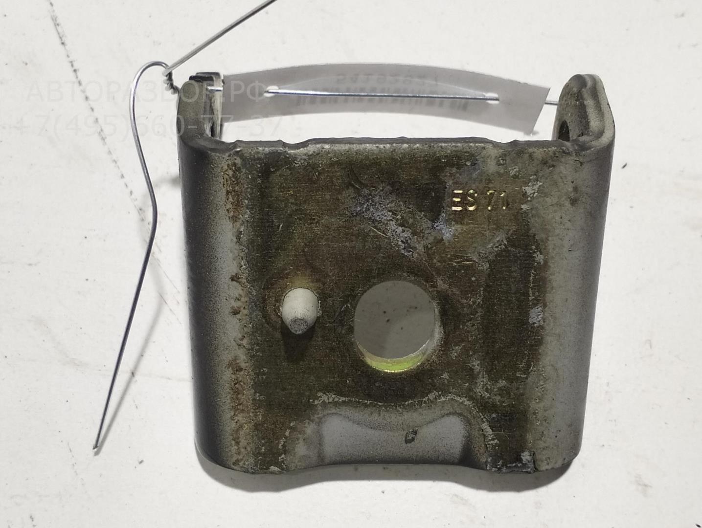 Петля двери