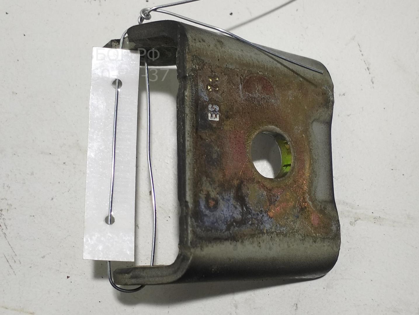 Петля двери