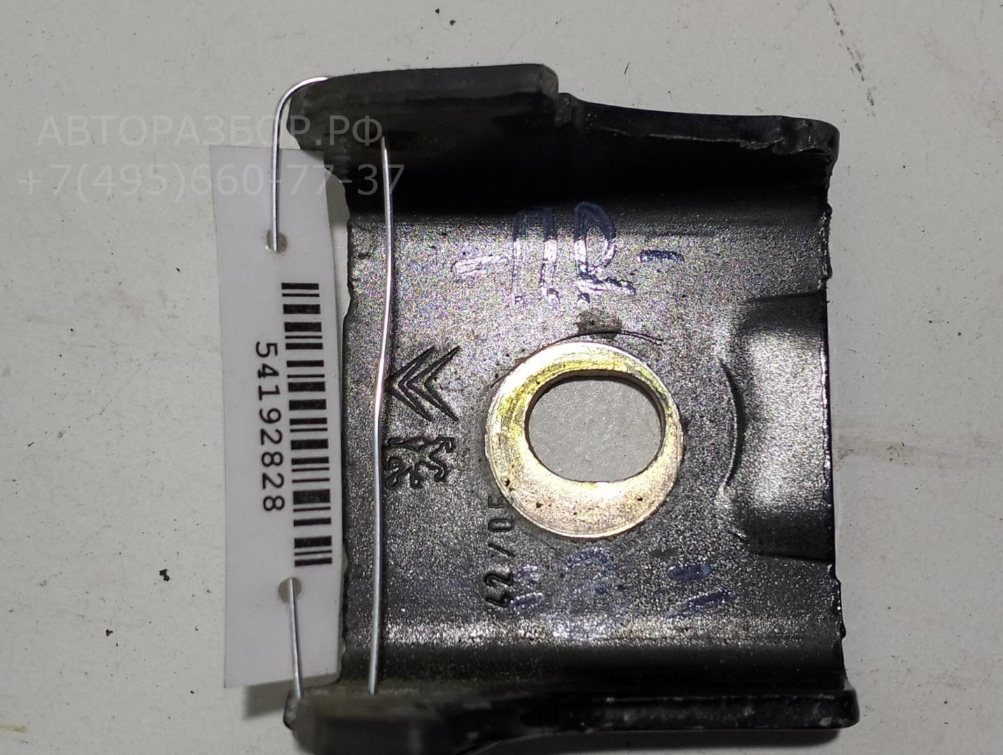 Петля двери