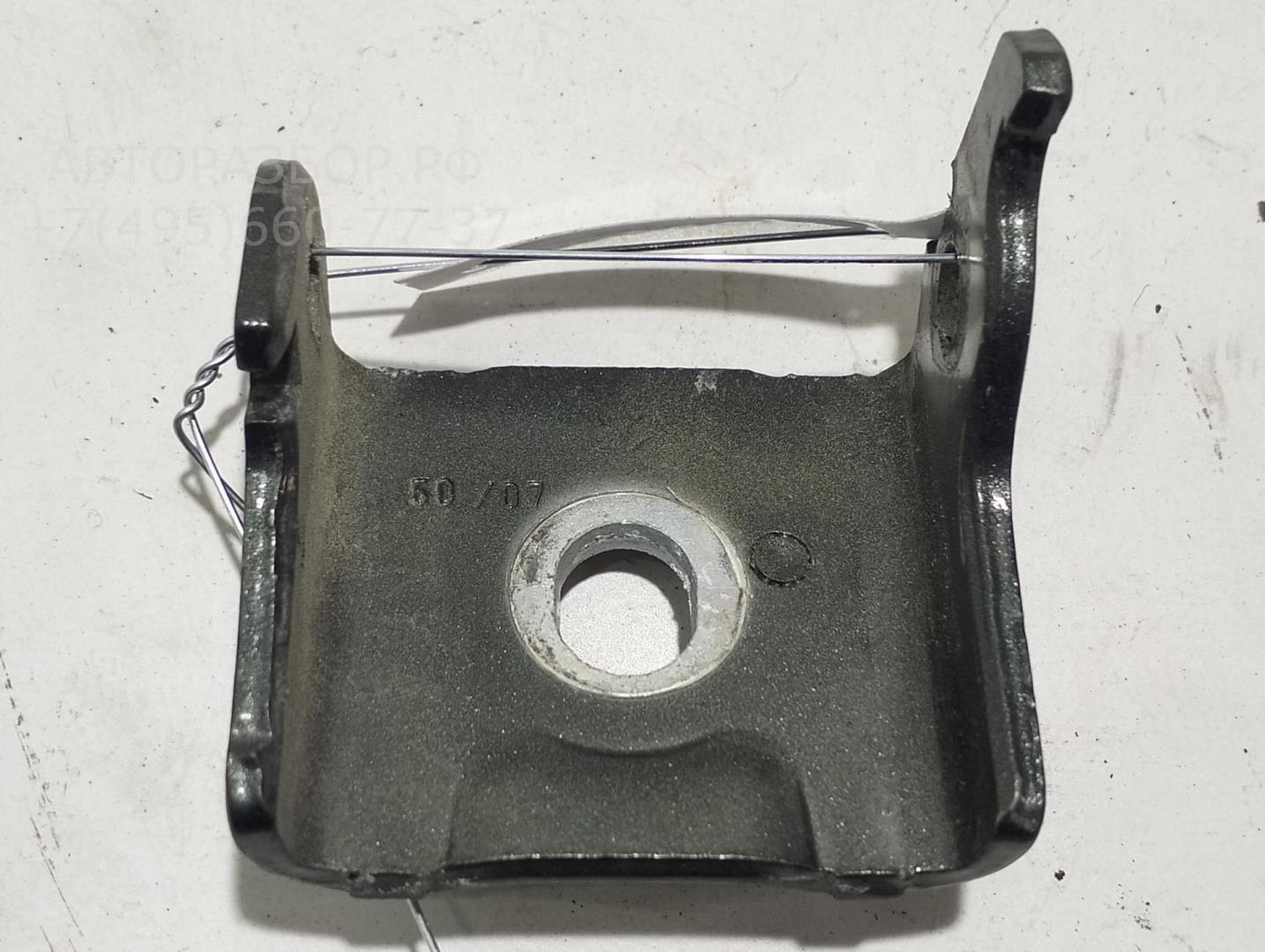 Петля двери