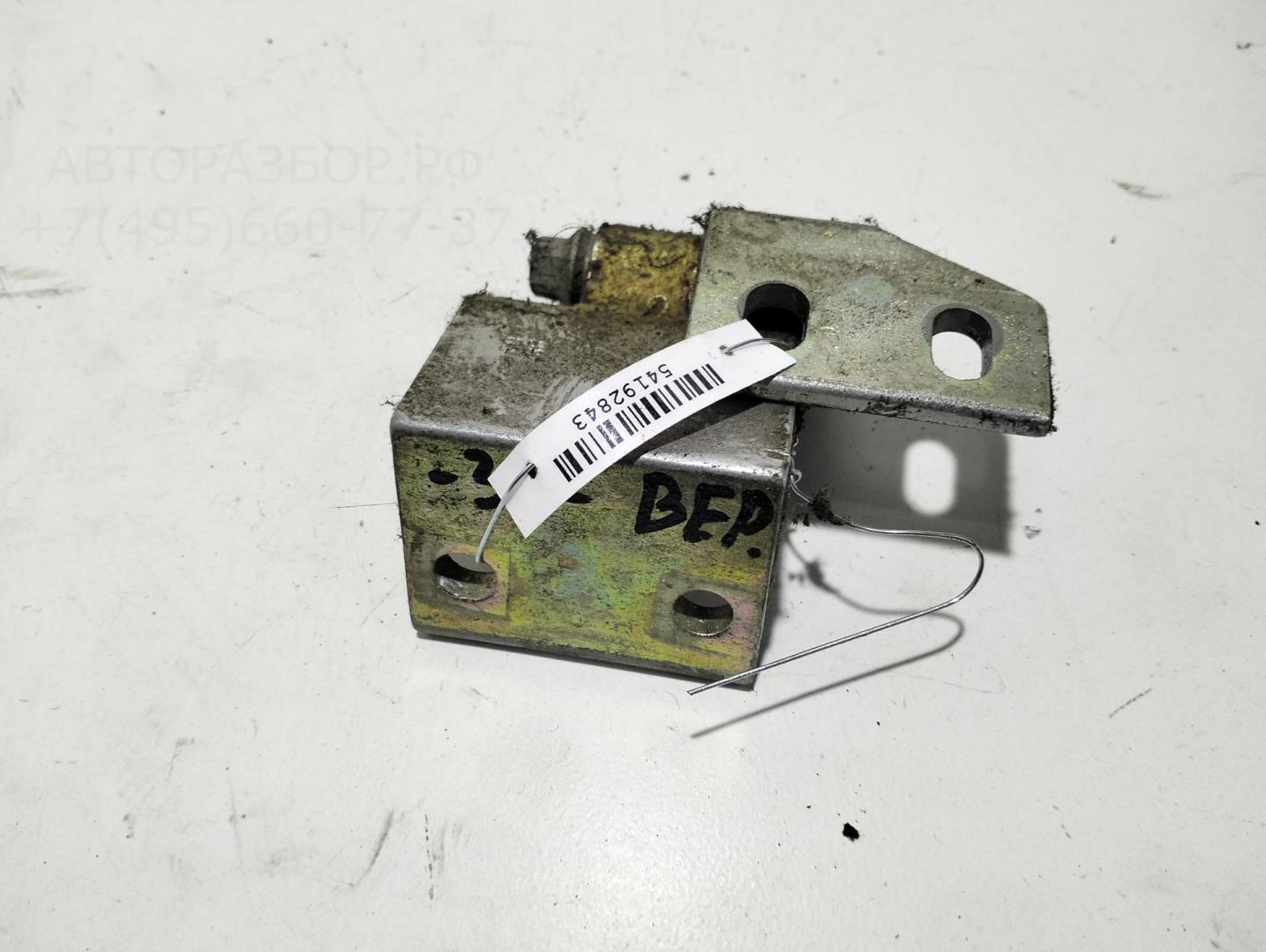 Петля двери