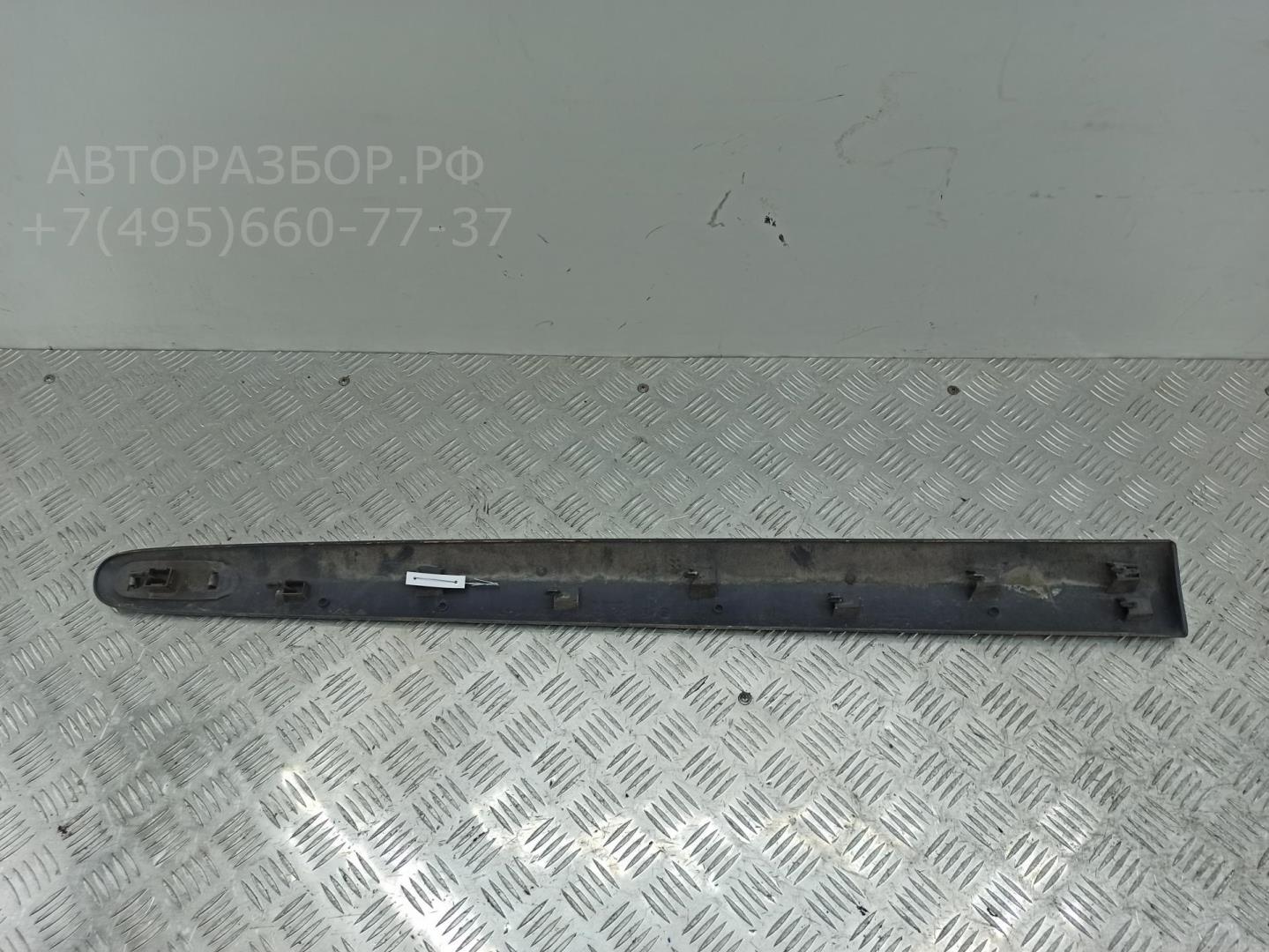 Молдинг двери передней левой