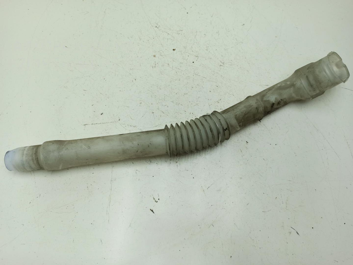 Горловина бачка омывателя