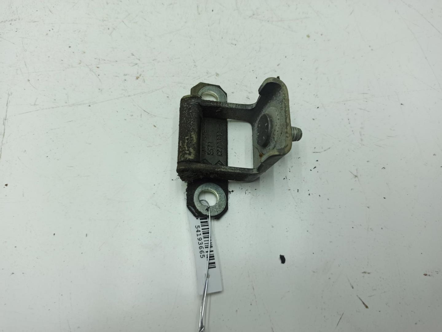 Петля крышки багажника