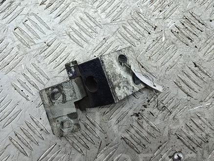 Петля двери