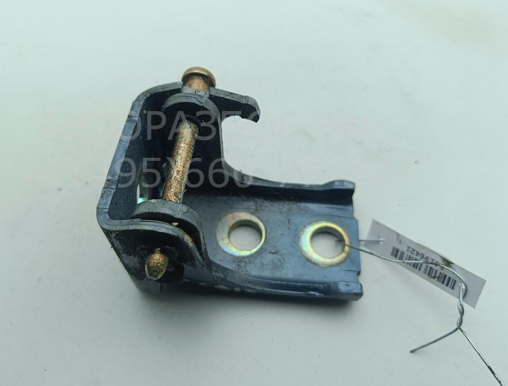 Петля двери