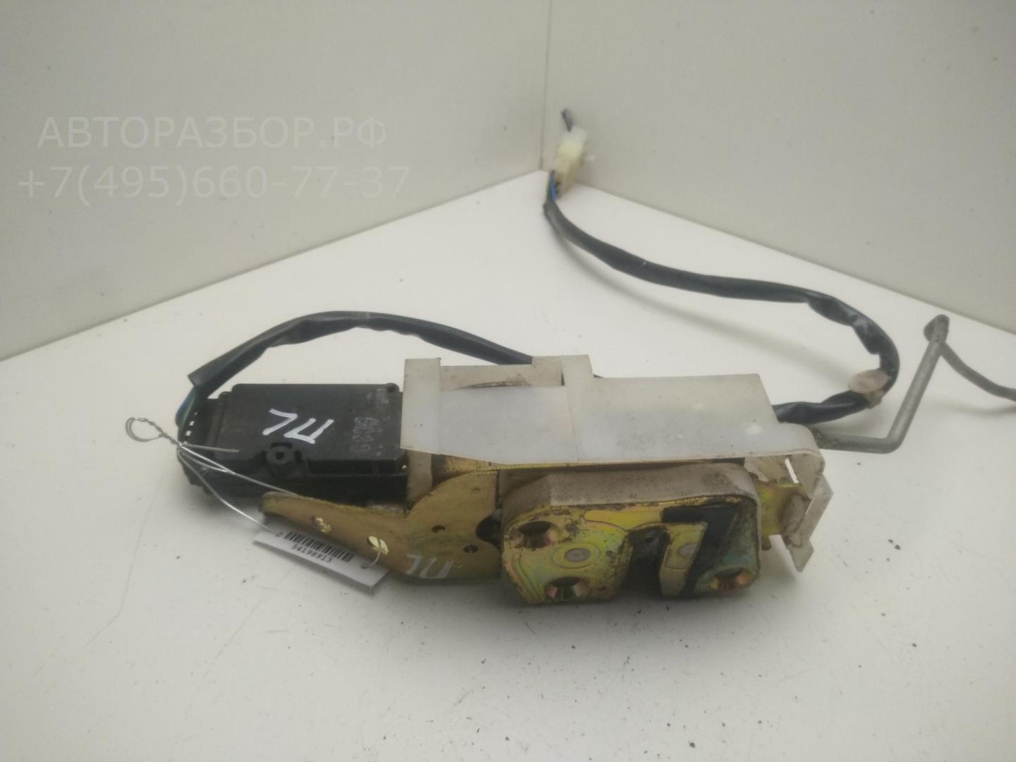 Замок двери передней левой