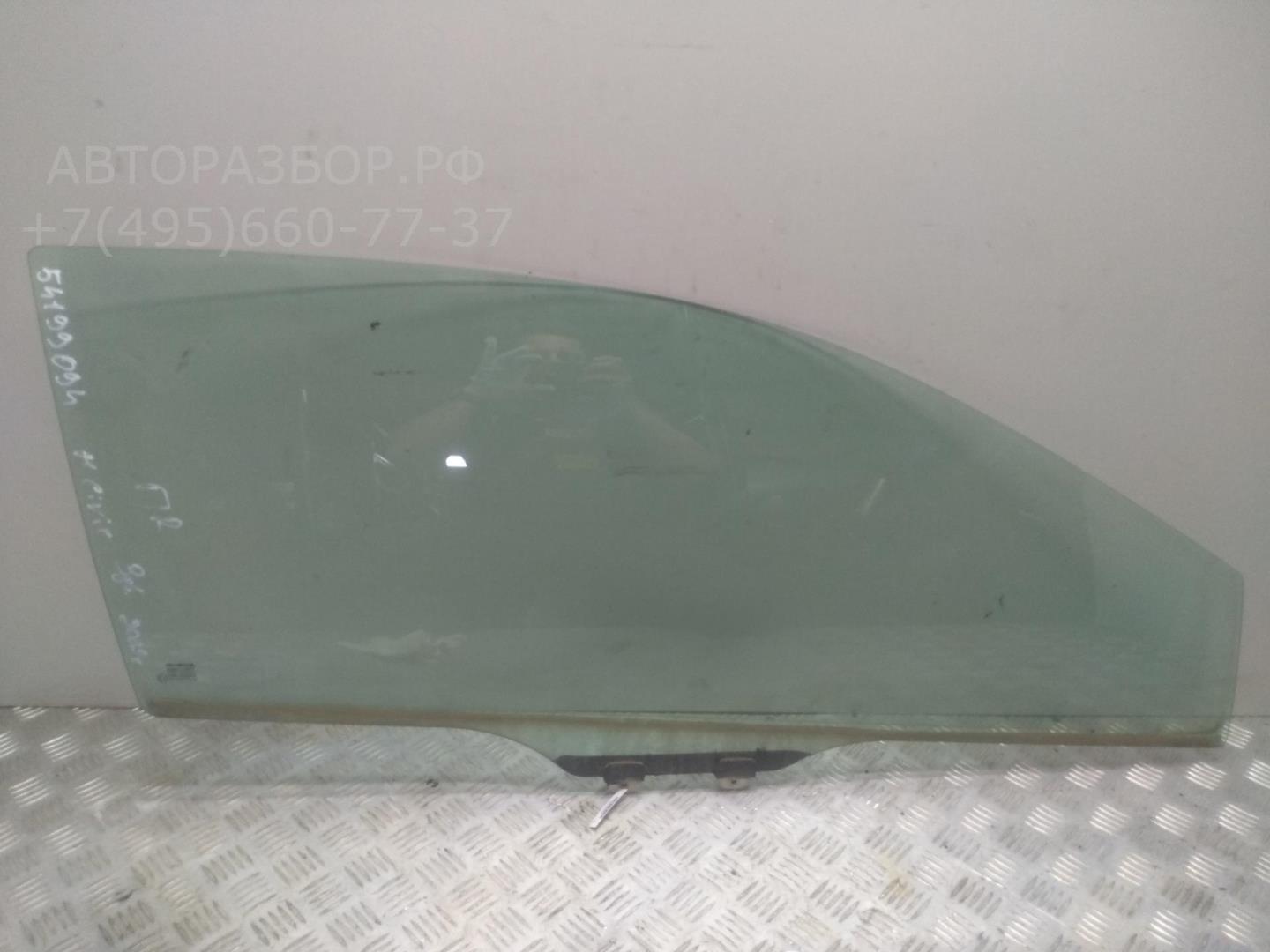 Стекло двери передней правой
