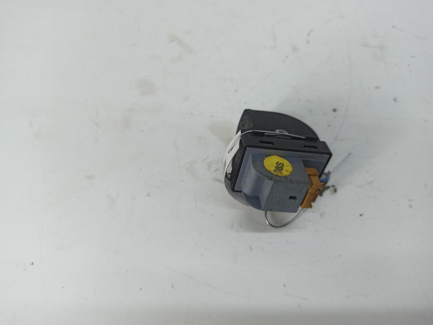 Кнопка стеклоподъемника