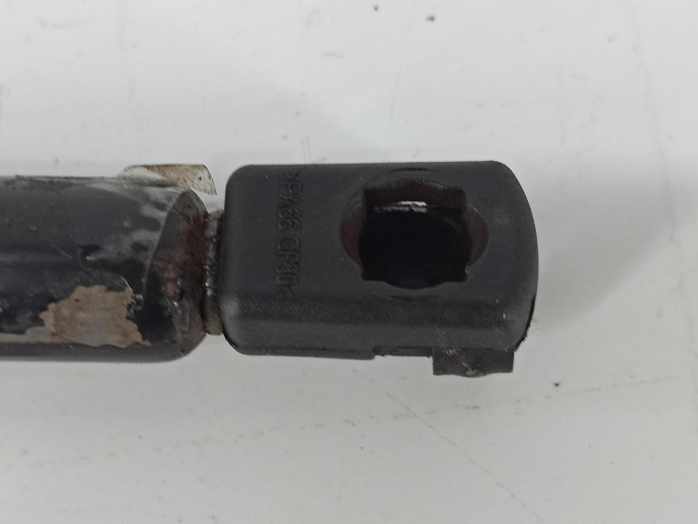 Амортизатор крышки багажника