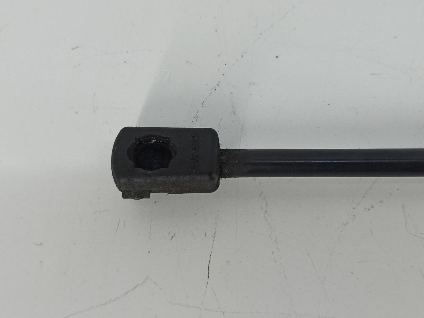 Амортизатор крышки багажника