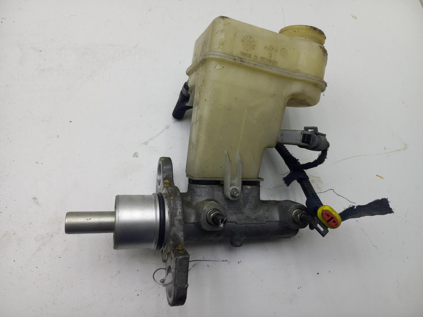 Цилиндр тормозной главный