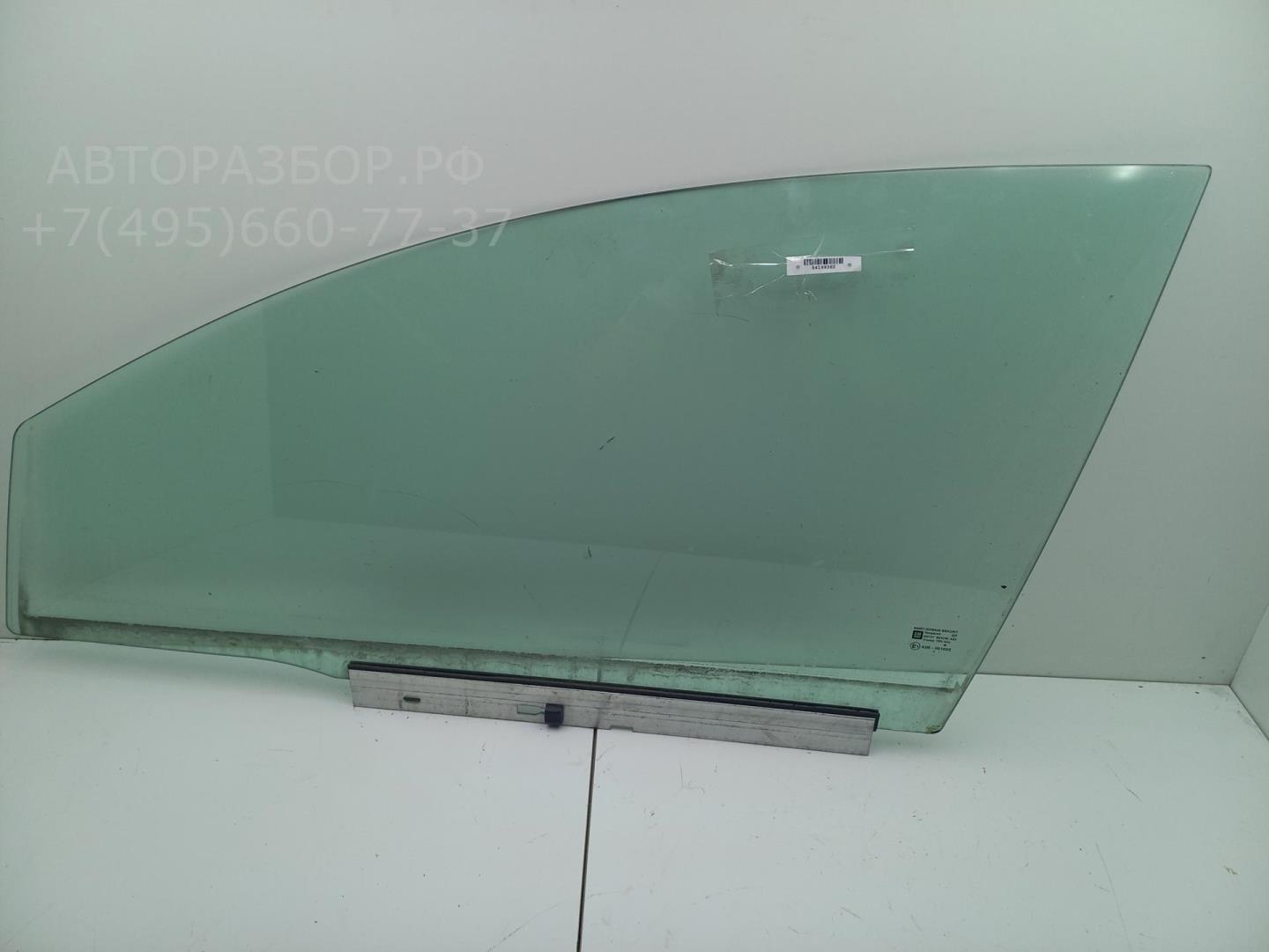 Стекло двери передней левой
