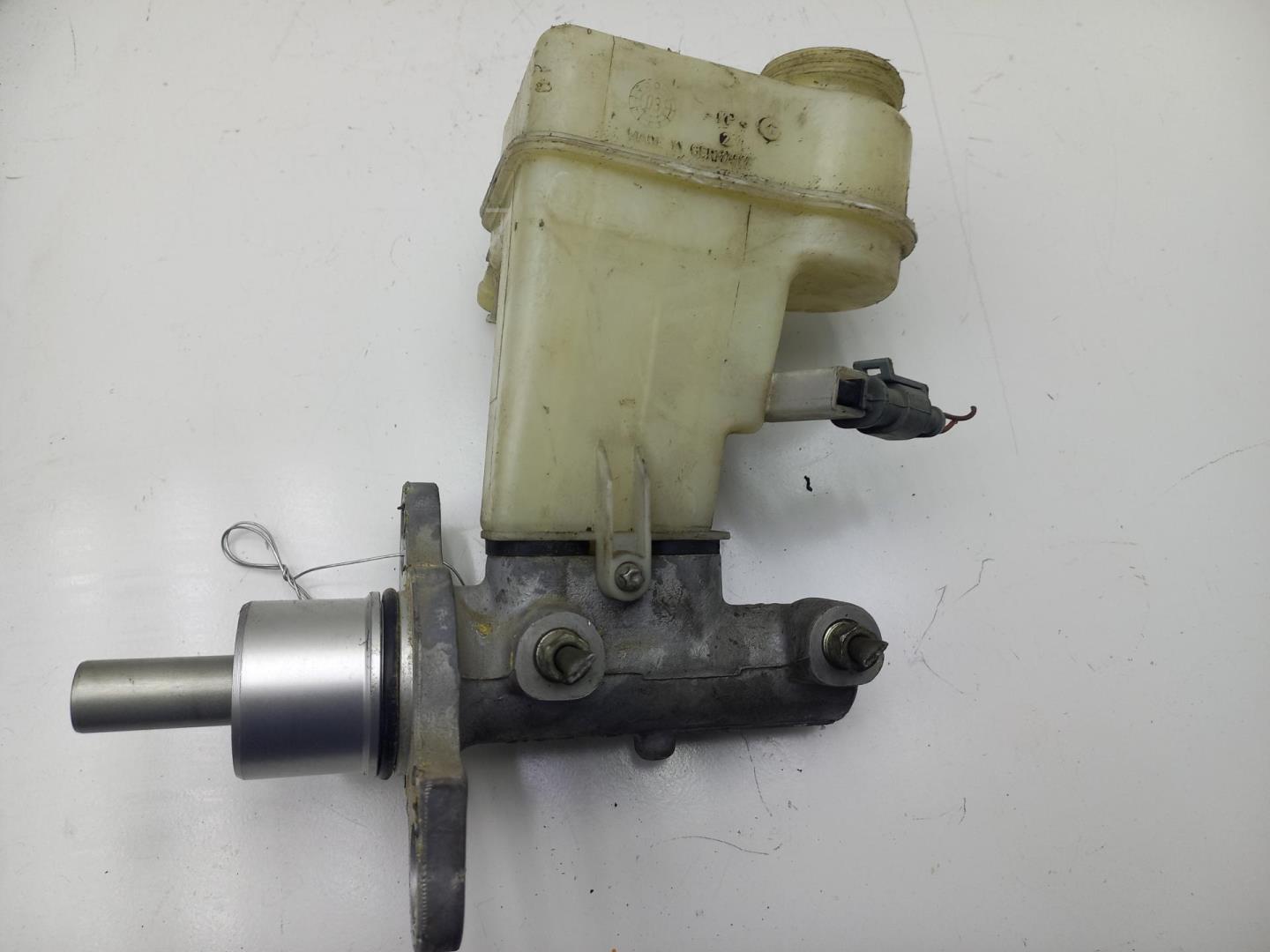 Цилиндр тормозной главный