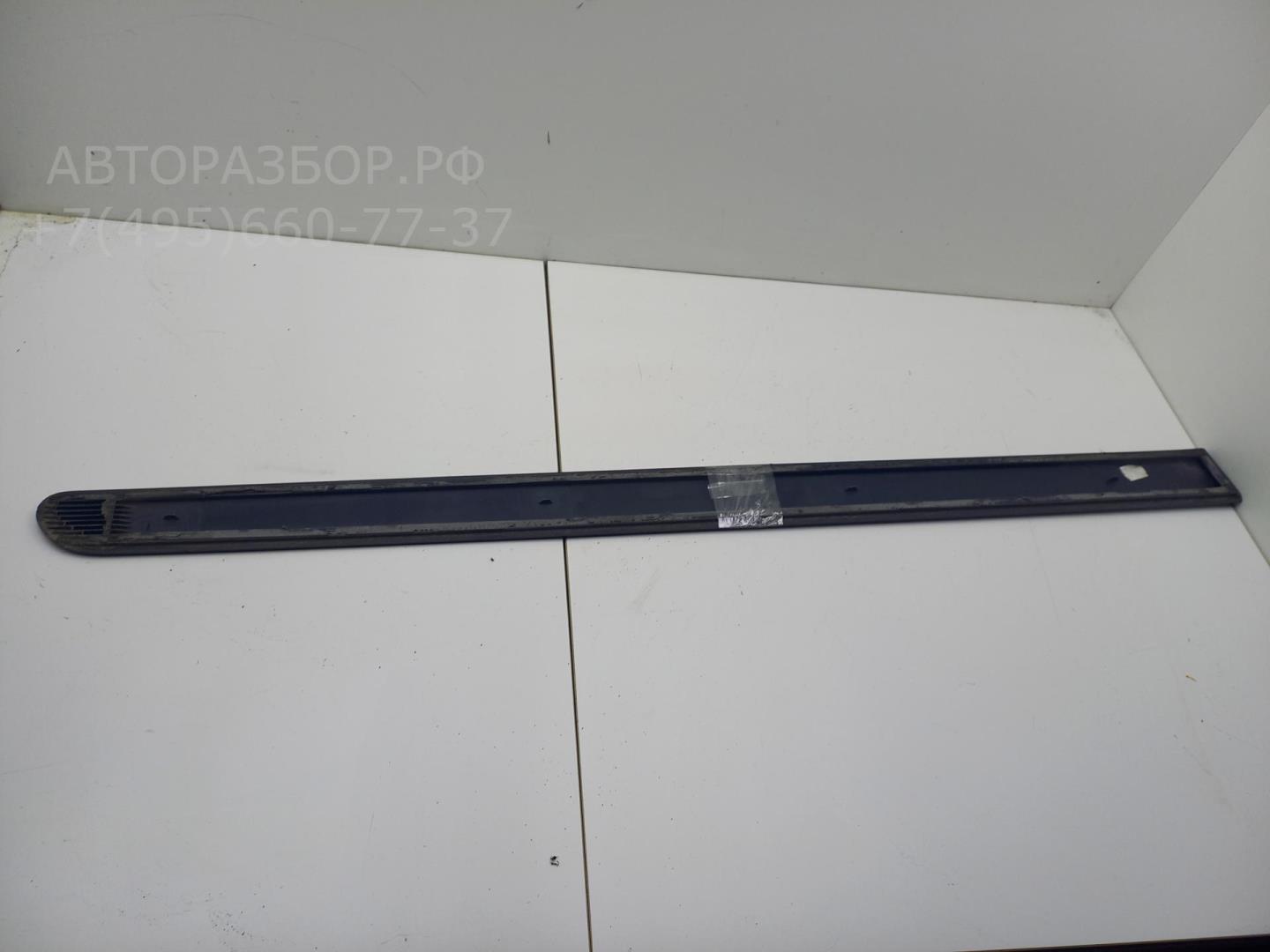 Молдинг двери передней левой